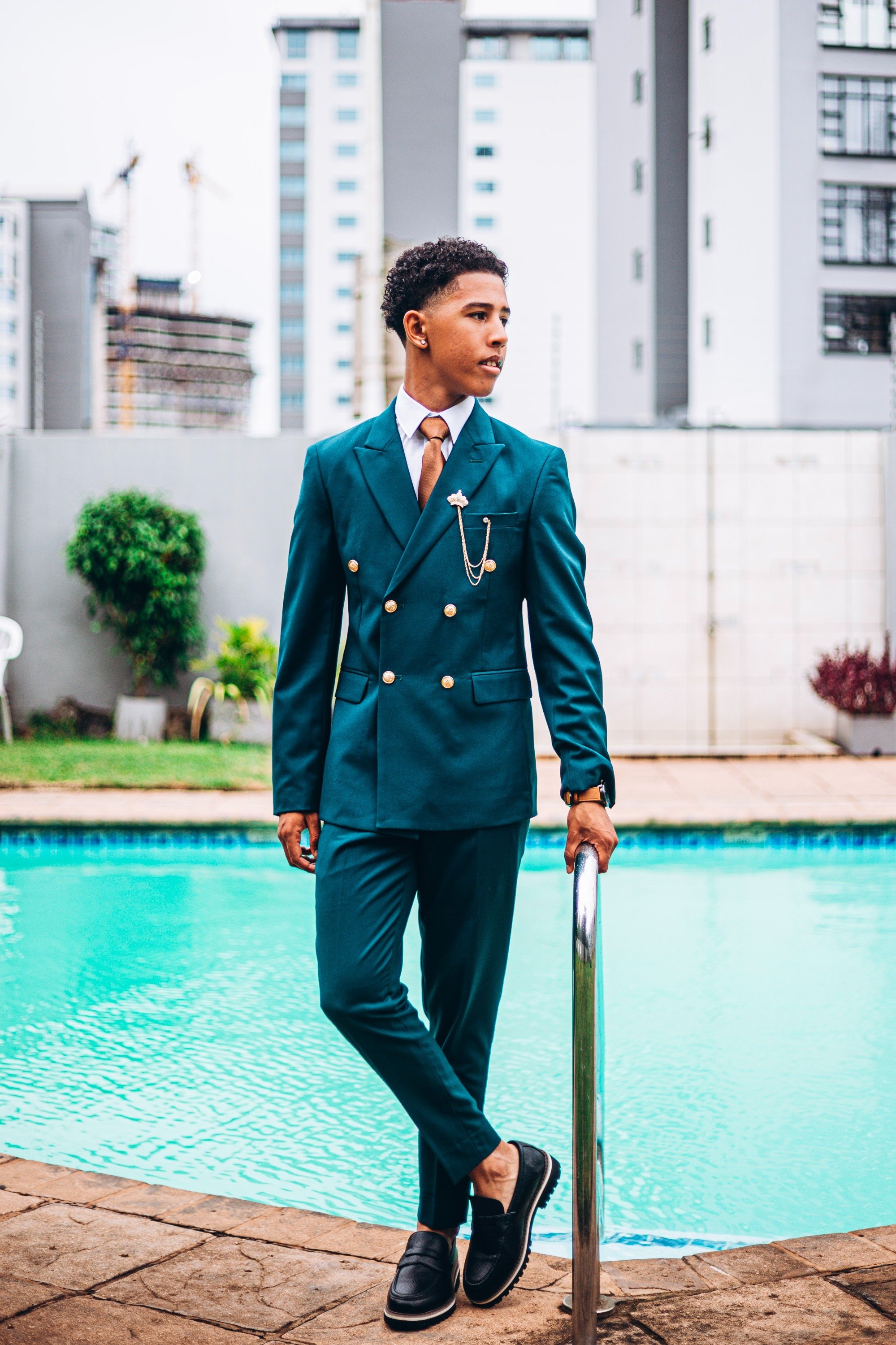 carousel-hero-element image-0